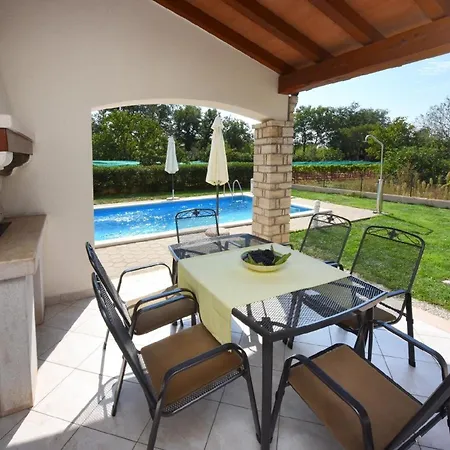 Casa de Férias Mit Privatpool Fuer 6 Personen Ca 115 Qm In Radetici, Istrien Binnenland Von Istrien Mofardini