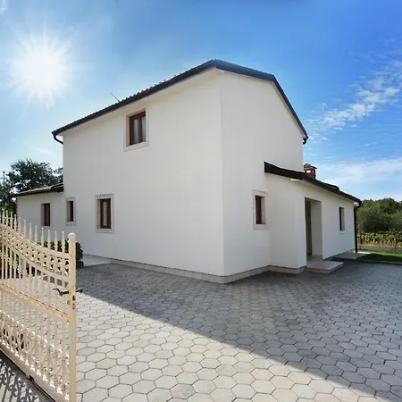Casa de Férias Mit Privatpool Fuer 6 Personen Ca 115 Qm In Radetici, Istrien Binnenland Von Istrien