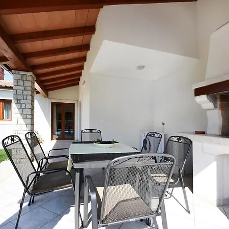 Casa de Férias Mit Privatpool Fuer 6 Personen Ca 115 Qm In Radetici, Istrien Binnenland Von Istrien *