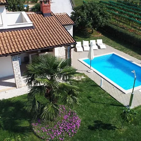 Mit Privatpool Fuer 6 Personen Ca 115 Qm In Radetici, Istrien Binnenland Von Istrien Casa de Férias