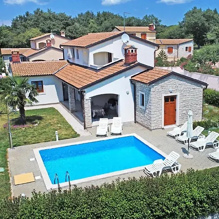 Mit Privatpool Fuer 6 Personen Ca 115 Qm In Radetici, Istrien Binnenland Von Istrien