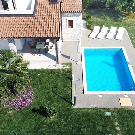 Mit Privatpool Fuer 6 Personen Ca 115 Qm In Radetici, Istrien Binnenland Von Istrien *