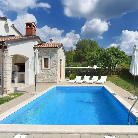 Mit Privatpool Fuer 6 Personen Ca 115 Qm In Radetici, Istrien Binnenland Von Istrien * Mofardini