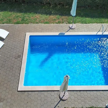 Vakantiehuis Mit Privatpool Fuer 6 Personen Ca 115 Qm In Radetici, Istrien Binnenland Von Istrien Mofardini