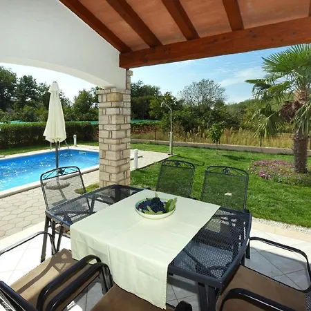 Mit Privatpool Fuer 6 Personen Ca 115 Qm In Radetici, Istrien Binnenland Von Istrien