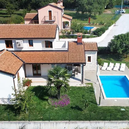 Mit Privatpool Fuer 6 Personen Ca 115 Qm In Radetici, Istrien Binnenland Von Istrien *