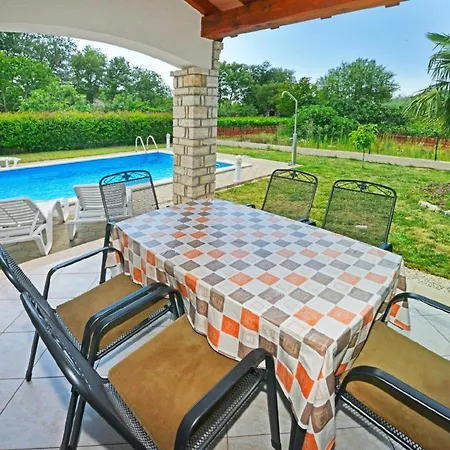 Vakantiehuis Mit Privatpool Fuer 6 Personen Ca 115 Qm In Radetici, Istrien Binnenland Von Istrien *